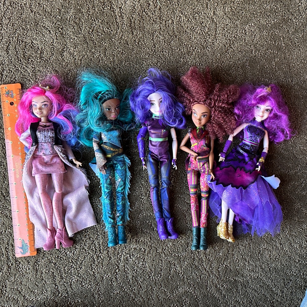 Set of 5 Disney Descendants Dolls